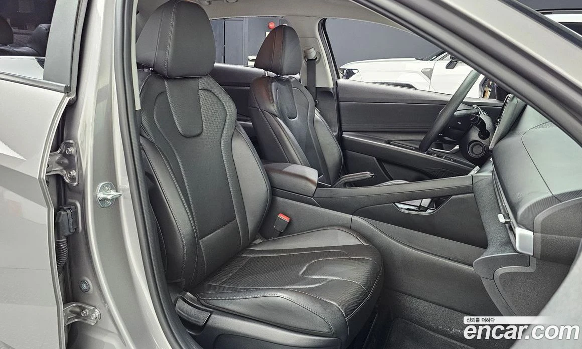 Hyundai Elantra 1.6 Smart, снимка 10 - Автомобили и джипове - 55676642