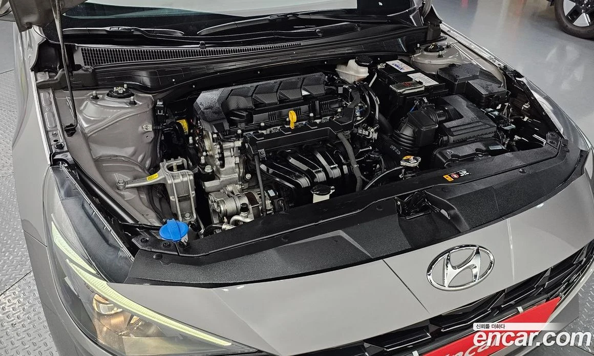 Hyundai Elantra 1.6 Smart, снимка 6 - Автомобили и джипове - 55676642