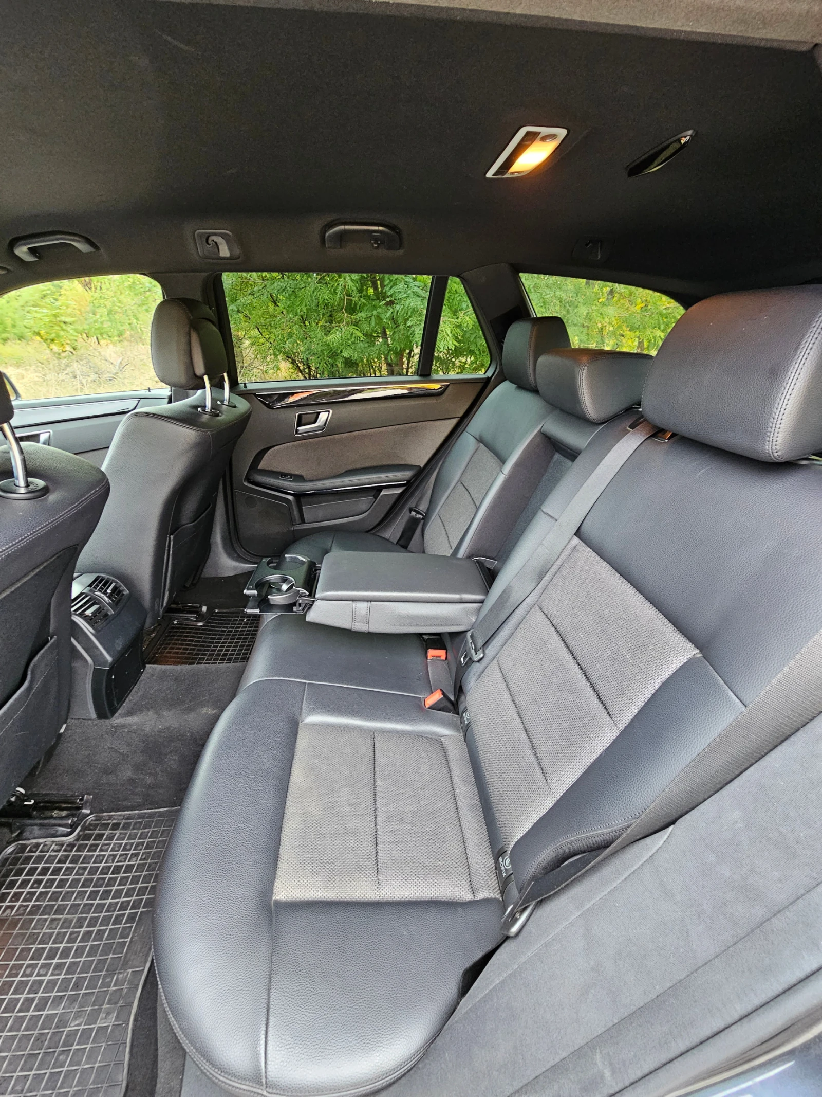Mercedes-Benz E 220, снимка 13 - Автомобили и джипове - 55801120