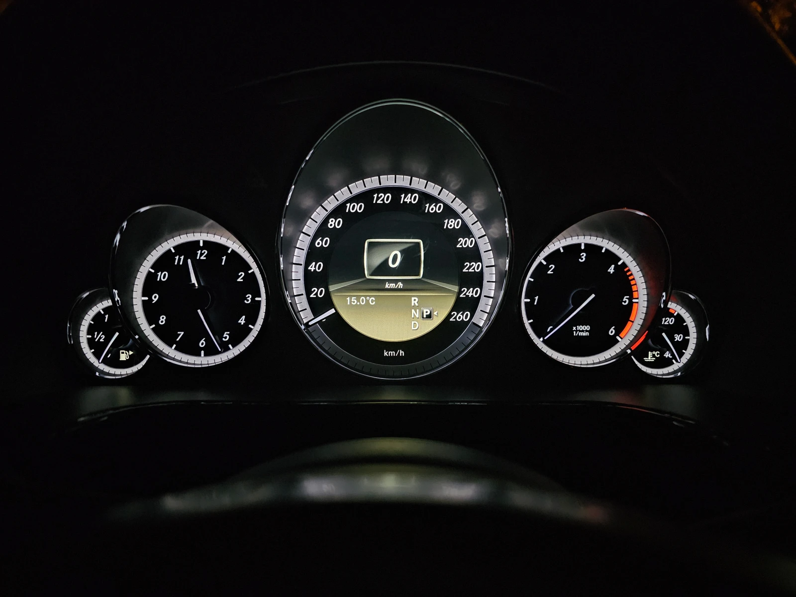Mercedes-Benz E 220, снимка 7 - Автомобили и джипове - 55801120