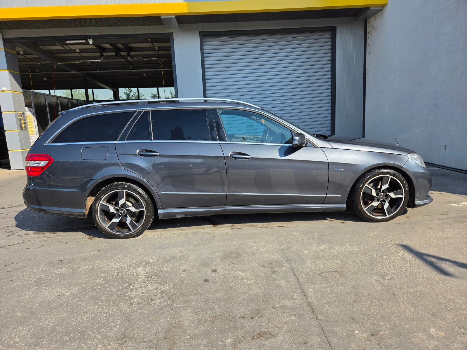 Mercedes-Benz E 220, снимка 3 - Автомобили и джипове - 55801120