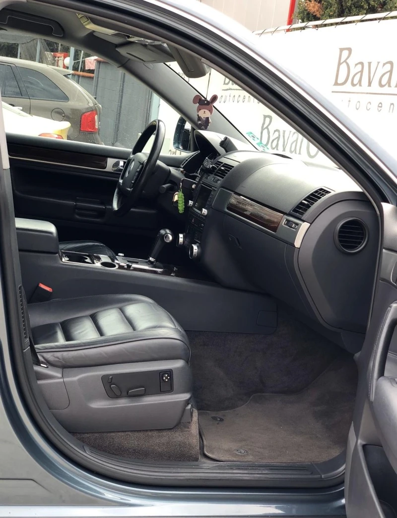 VW Touareg, снимка 11 - Автомобили и джипове - 45056304