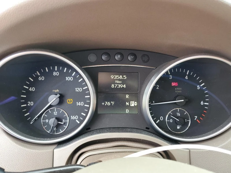 Mercedes-Benz ML 350 4MATIC / 3.5 V6 / Кожа / Панорама / ПОДГРЕВ /, снимка 9 - Автомобили и джипове - 52003634