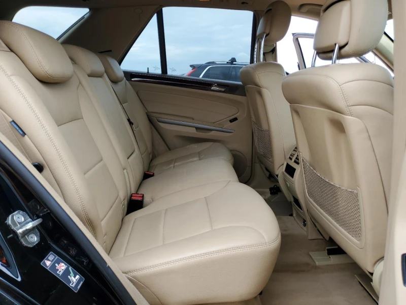 Mercedes-Benz ML 350 4MATIC / 3.5 V6 / Кожа / Панорама / ПОДГРЕВ /, снимка 11 - Автомобили и джипове - 52003634