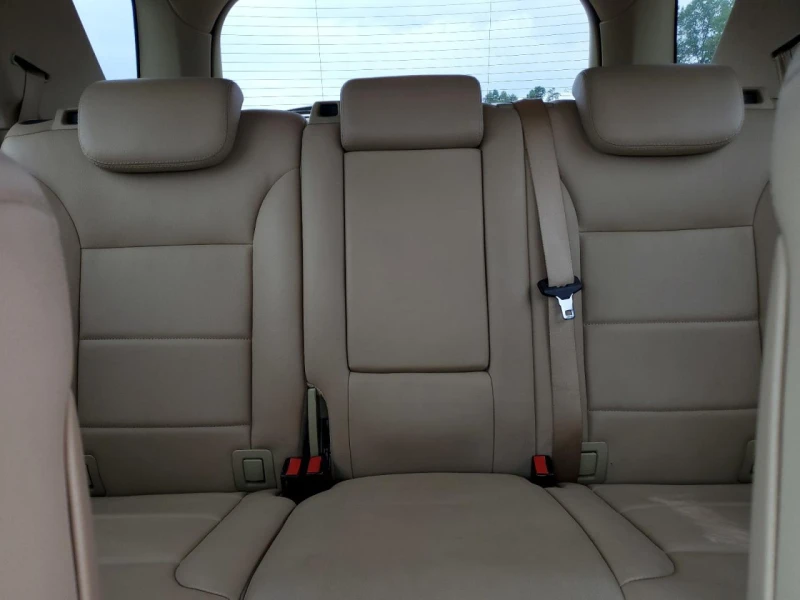 Mercedes-Benz ML 350 4MATIC / 3.5 V6 / Кожа / Панорама / ПОДГРЕВ /, снимка 10 - Автомобили и джипове - 52003634