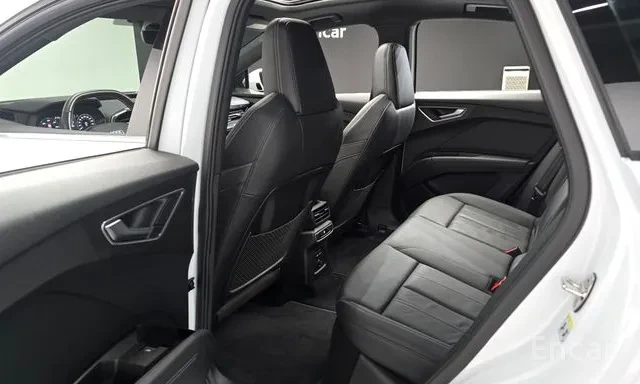 Audi Q4 e-tron 40 Premium Sportback/HUD/ПАНО/ДИСТРОНИК, снимка 10 - Автомобили и джипове - 56240180