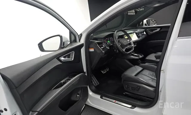 Audi Q4 e-tron 40 Premium Sportback/HUD/ПАНО/ДИСТРОНИК, снимка 9 - Автомобили и джипове - 56240180
