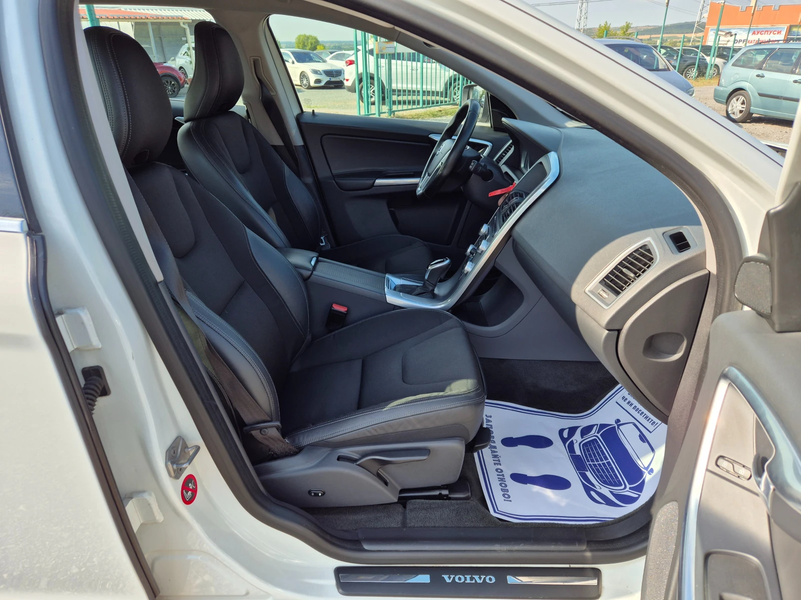 Volvo XC60 2.0d Автомат - изображение 9