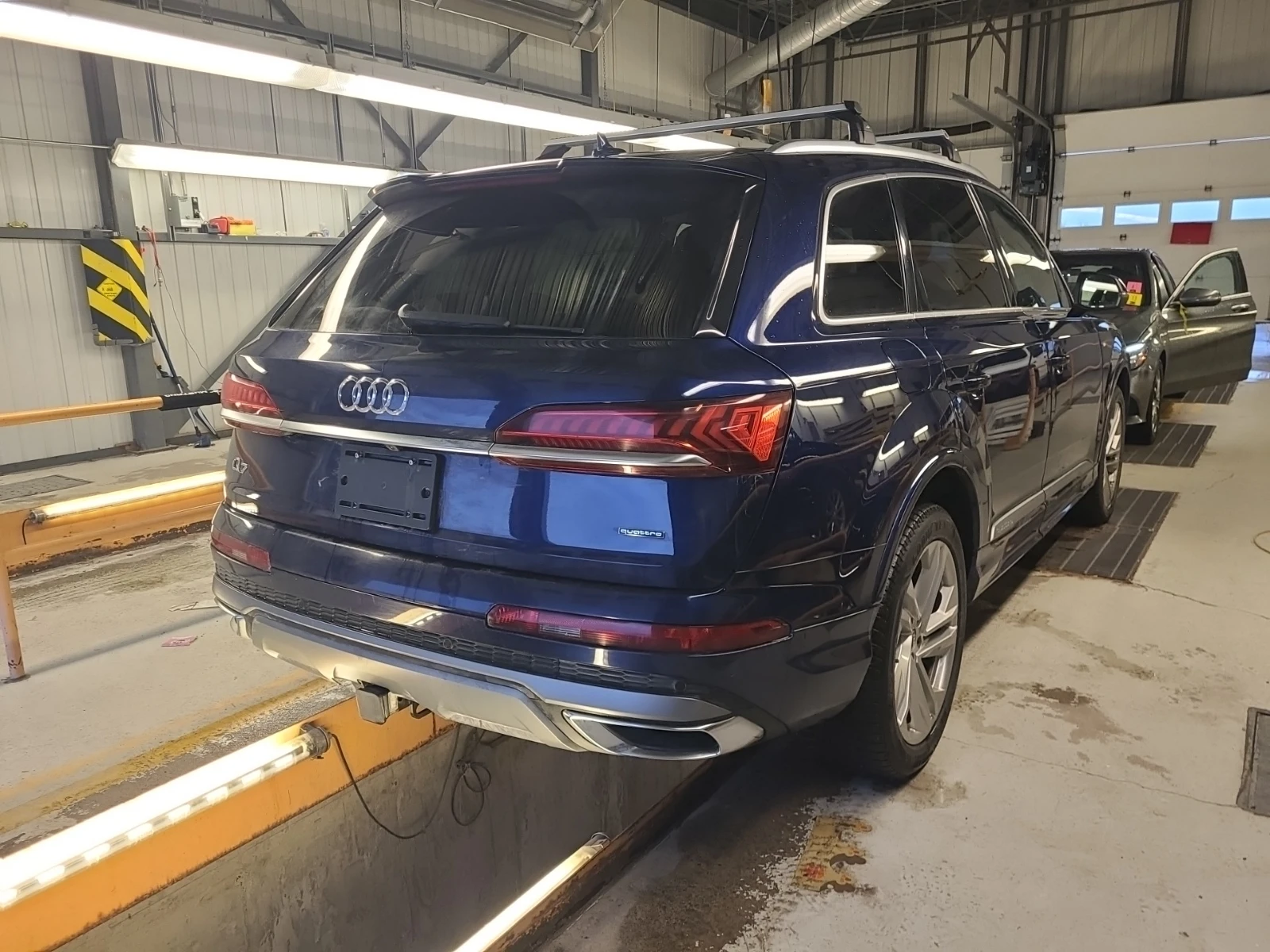 Audi Q7 * KOMFORT * CARFAX * ЦЕНА ДО БЪЛГАРИЯ - изображение 3