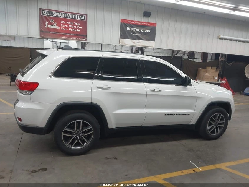 Jeep Grand cherokee 3.6l Laredo 4X2, снимка 13 - Автомобили и джипове - 54247781