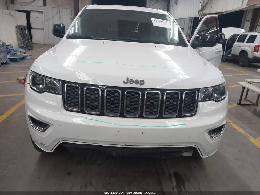 Jeep Grand cherokee 3.6l Laredo 4X2, снимка 6 - Автомобили и джипове - 54247781