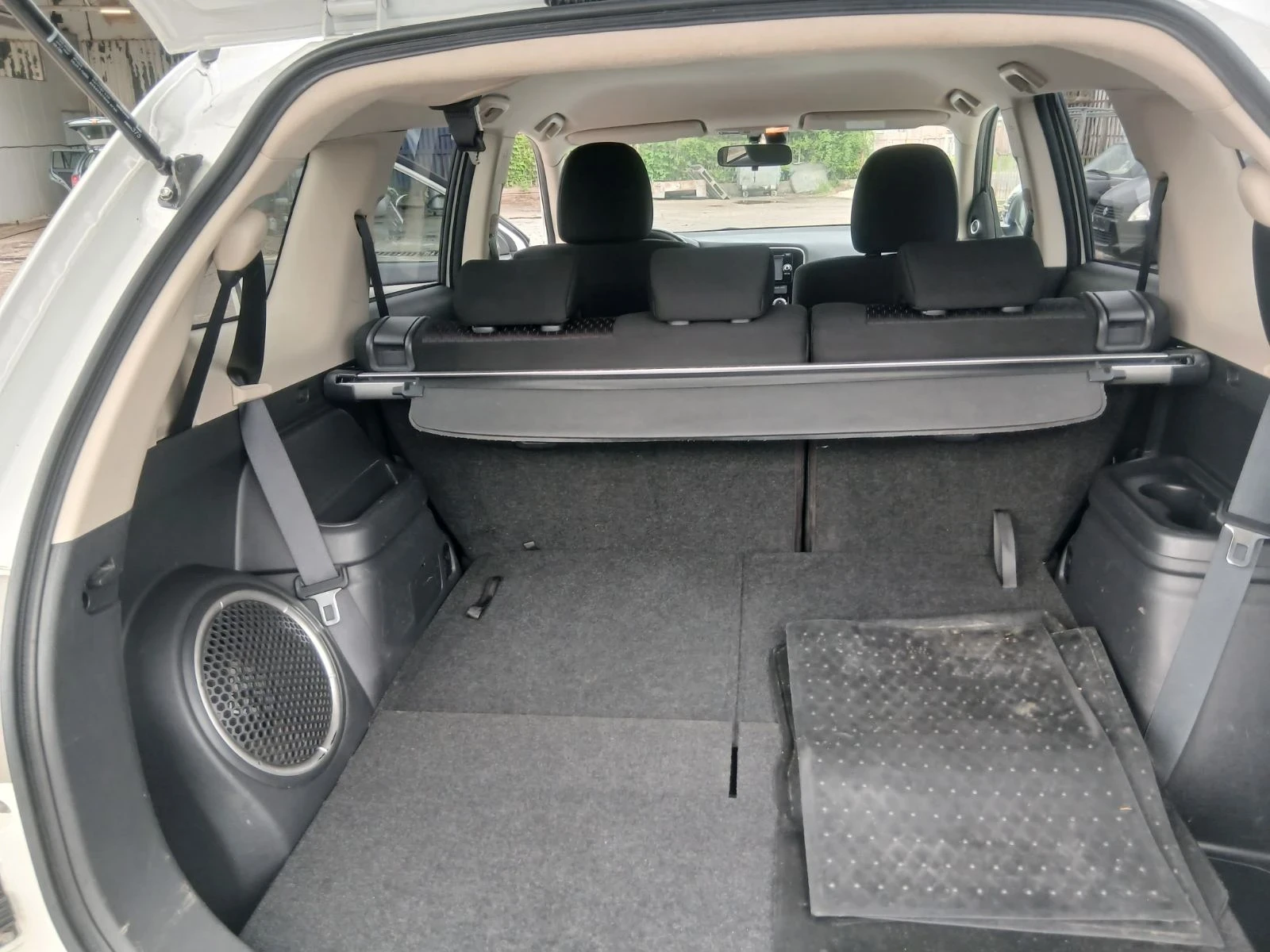 Mitsubishi Outlander 2.2DID 4x4 7места, снимка 10 - Автомобили и джипове - 54483541