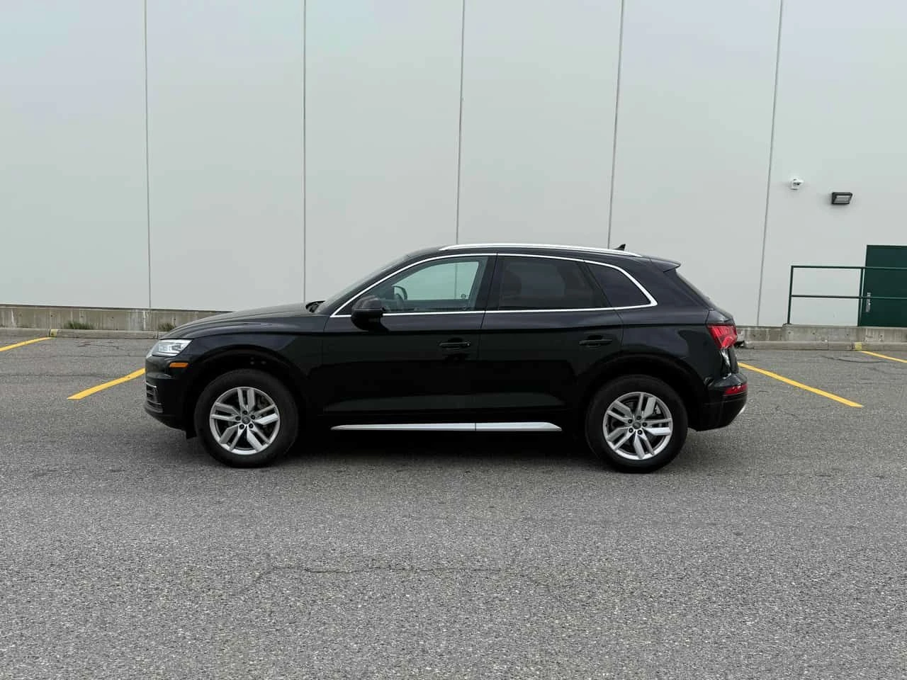 Audi Q5  | КОЖА | ПОДГРЕВИ | АВТОКРЕДИТ , снимка 2 - Автомобили и джипове - 54902126