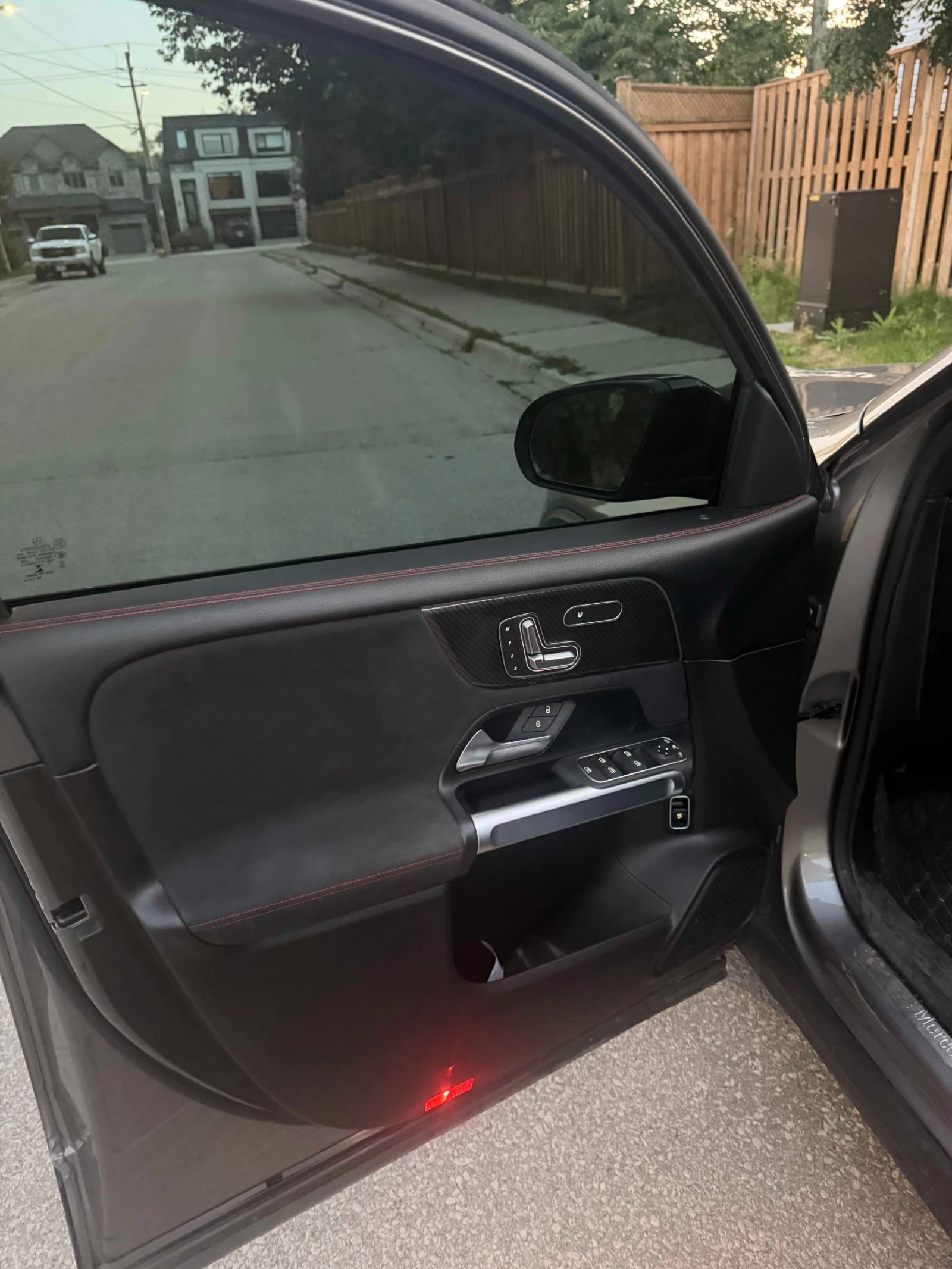 Mercedes-Benz GLB 250 AMG Package/Keyless/ПАНОРАМА/CARFAX, снимка 8 - Автомобили и джипове - 55200048
