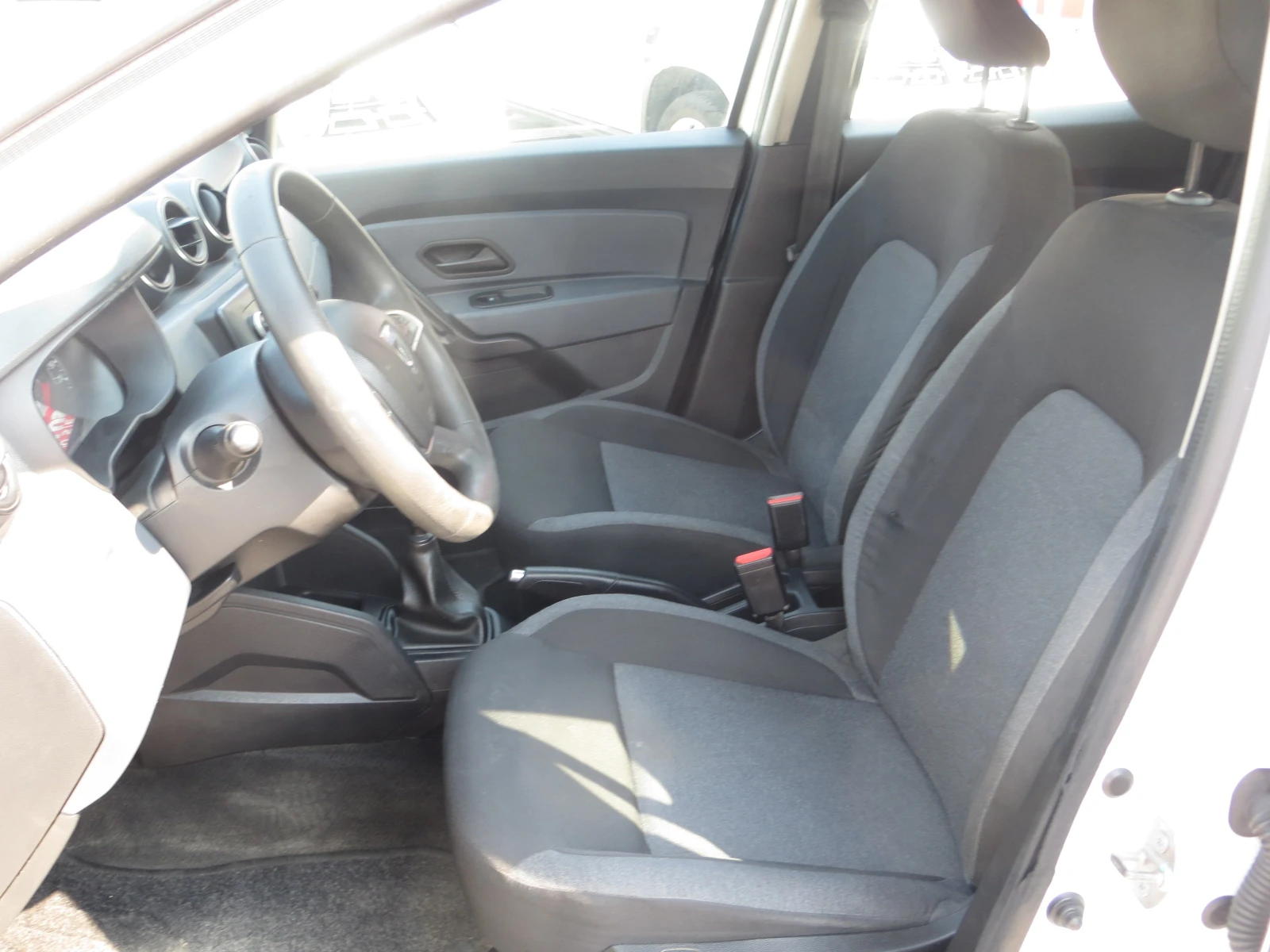 Dacia Duster 1, 5 DCI 4x4 ГАРАНЦИЯ, снимка 7 - Автомобили и джипове - 55434407