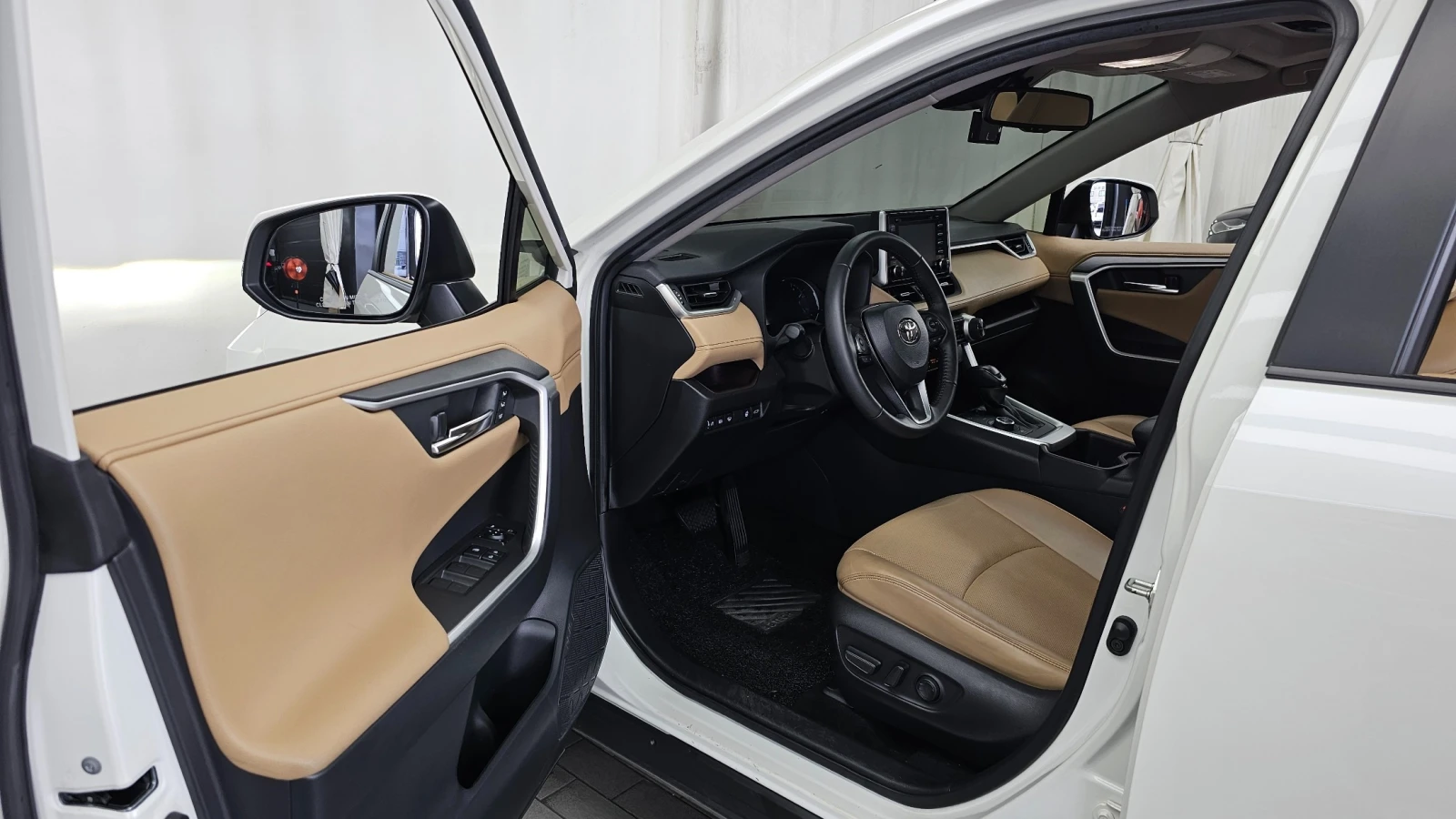 Toyota Rav4 2, 5 Limited Hybrid AWD, снимка 9 - Автомобили и джипове - 56102967