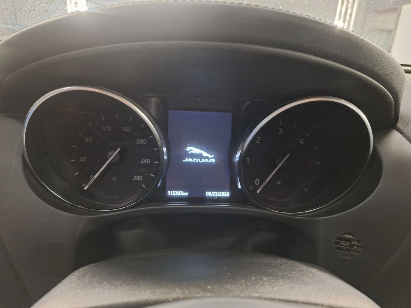 Jaguar F-PACE 2.0D Prestige Navi Leather LED, снимка 10 - Автомобили и джипове - 56207432
