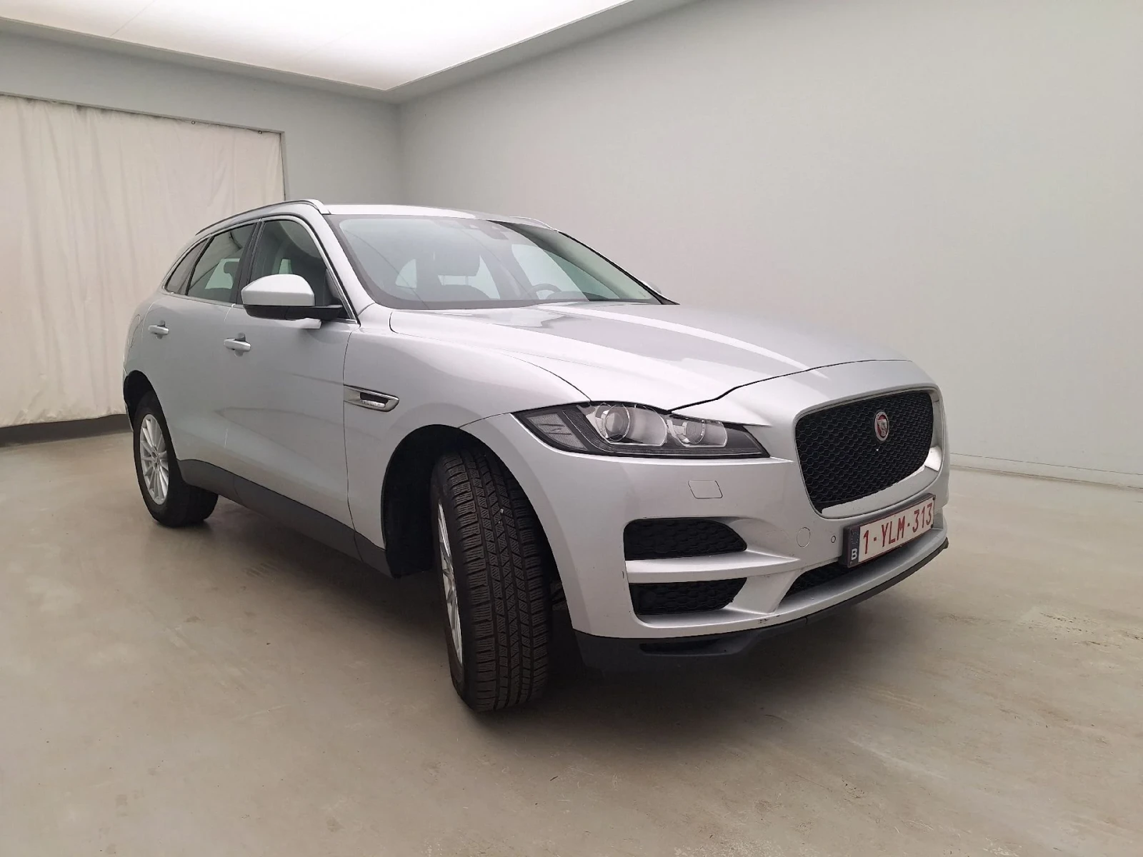 Jaguar F-PACE 2.0D Prestige Navi Leather LED, снимка 3 - Автомобили и джипове - 56207432