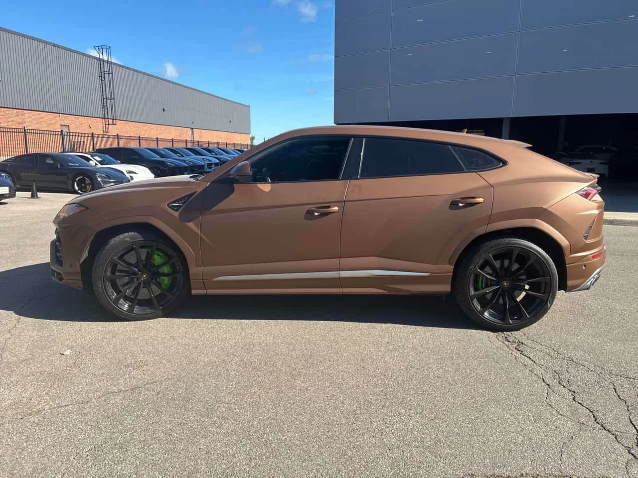 Lamborghini Urus * AWD * АВТОКРЕДИТ  БЕЗ ПЪРВОНАЧАЛНА ВНОСКА* , снимка 2 - Автомобили и джипове - 56211942