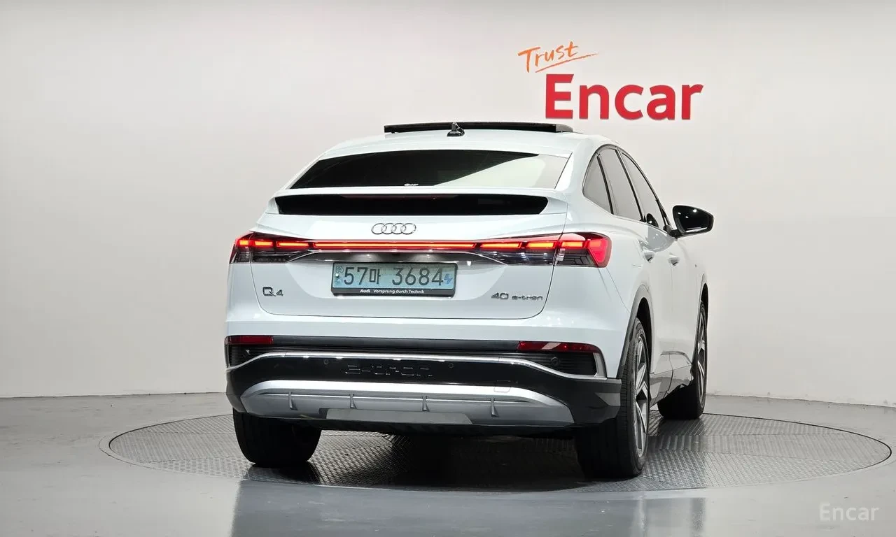 Audi Q4 e-tron 40 Premium Sportback/HUD/ПАНО/ДИСТРОНИК, снимка 4 - Автомобили и джипове - 56240180