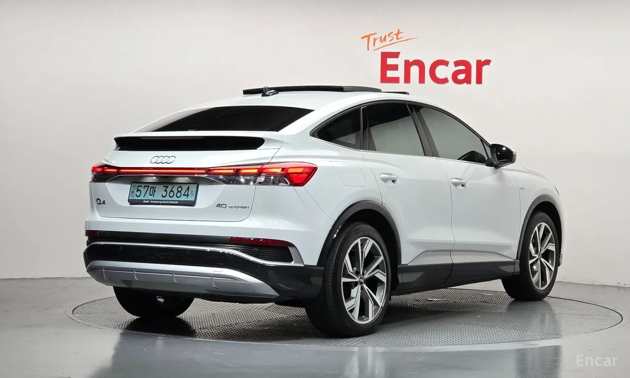 Audi Q4 e-tron 40 Premium Sportback/HUD/ПАНО/ДИСТРОНИК, снимка 3 - Автомобили и джипове - 56240180