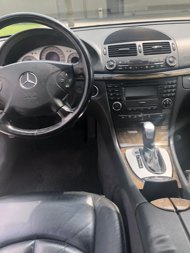 Mercedes-Benz E 500 ГОТОВ ЗА КАРАНЕ, КАТО НОВ, снимка 3 - Автомобили и джипове - 47148540