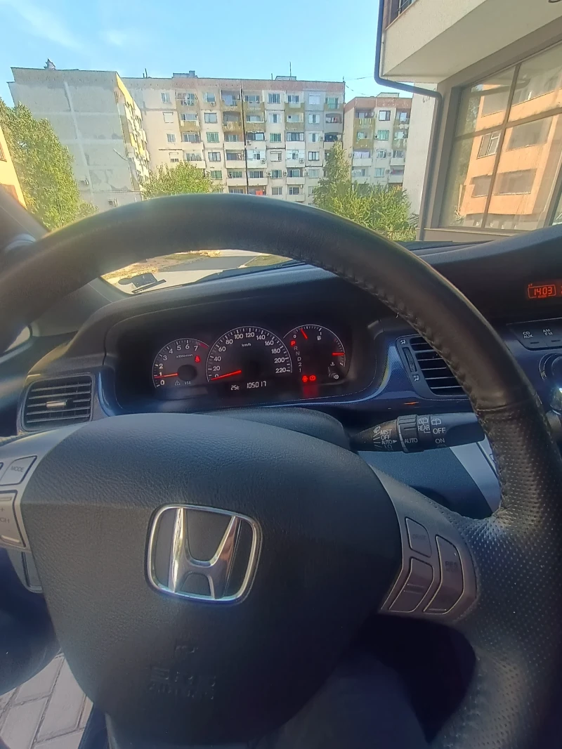 Honda Fr-v 1.8, снимка 13 - Автомобили и джипове - 47466363