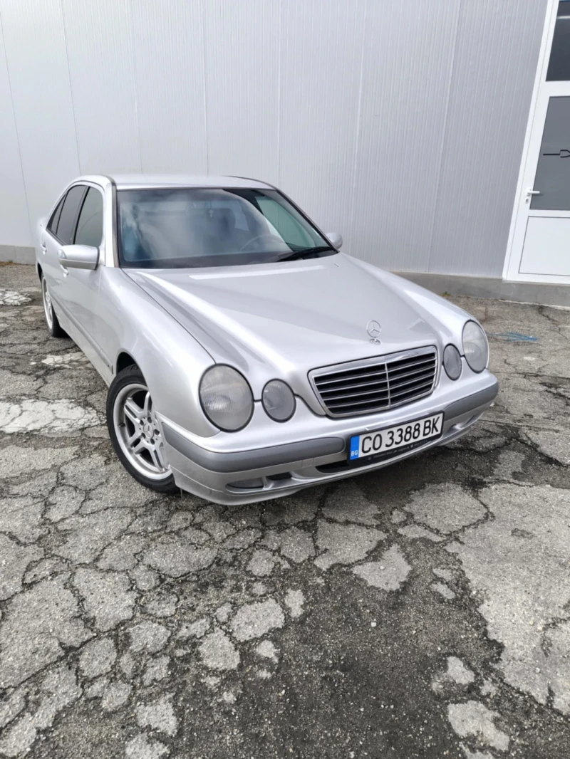 Mercedes-Benz E 220, снимка 1 - Автомобили и джипове - 48121247