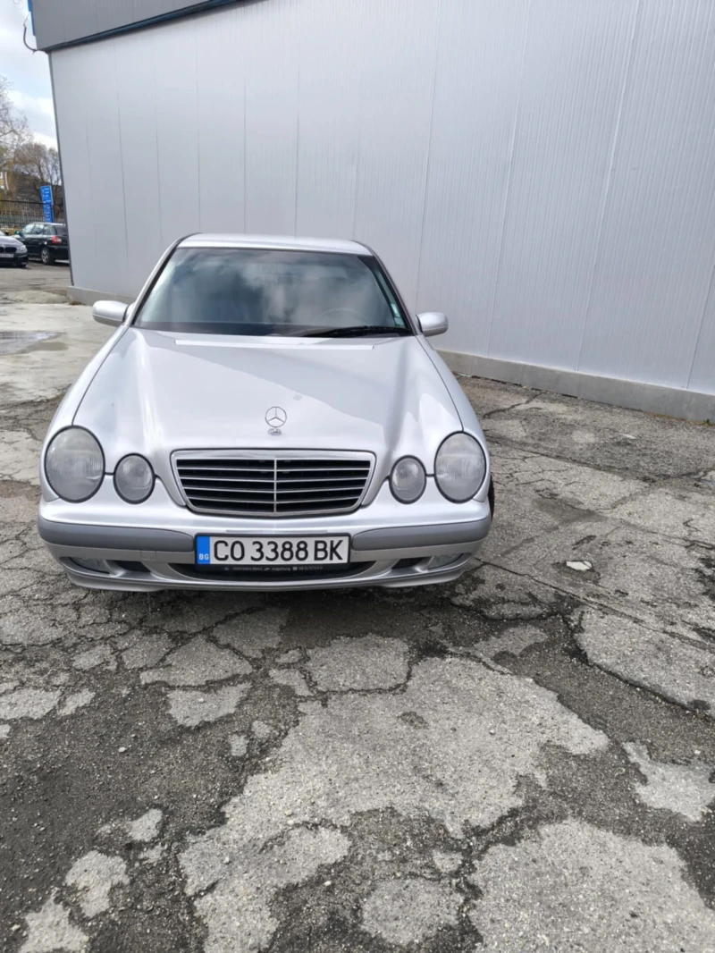 Mercedes-Benz E 220, снимка 3 - Автомобили и джипове - 48121247