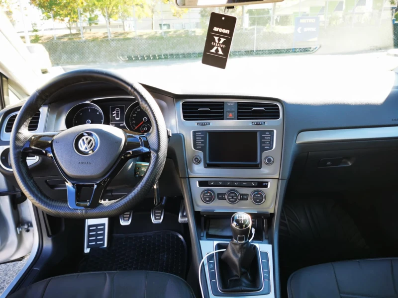 VW Golf 1.6 TDI BlueMotion, снимка 9 - Автомобили и джипове - 48843499