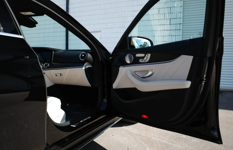 Mercedes-Benz E 63 AMG * CARFAX * БЕЗ ПЪРВОНАЧАЛНА ВНОСКА, снимка 10 - Автомобили и джипове - 52815138