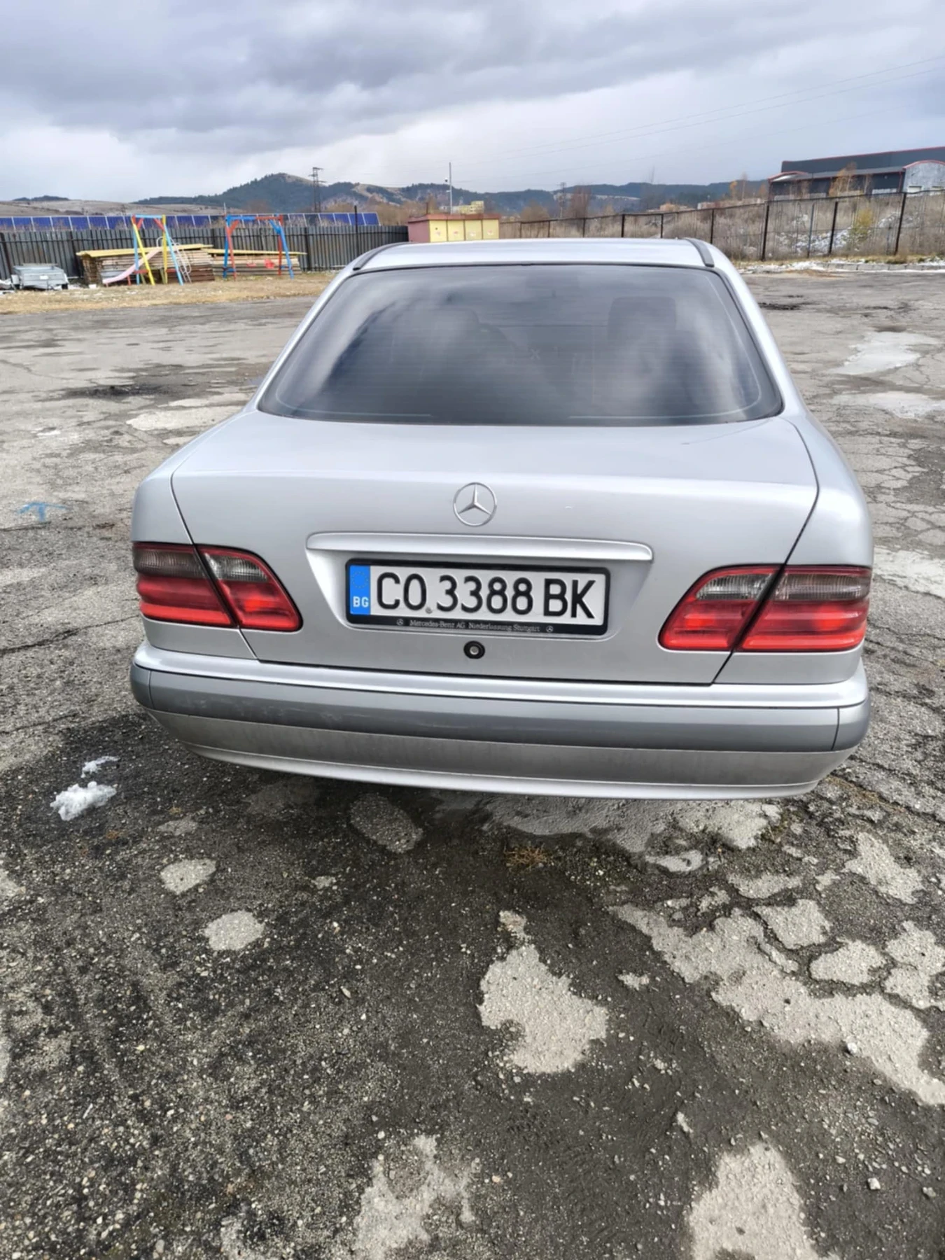 Mercedes-Benz E 220  - изображение 4