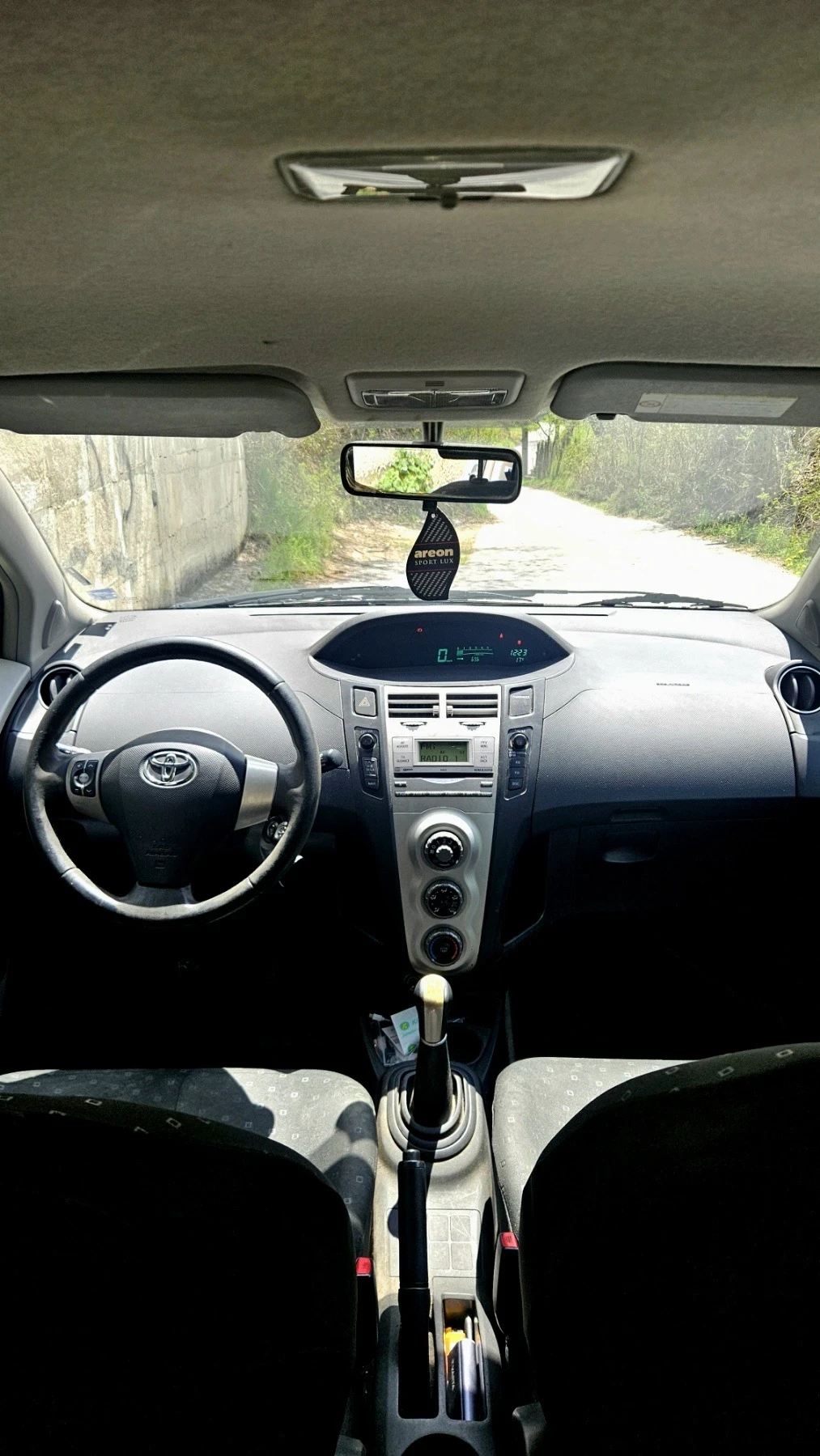 Toyota Yaris 1.0 VVT - изображение 8