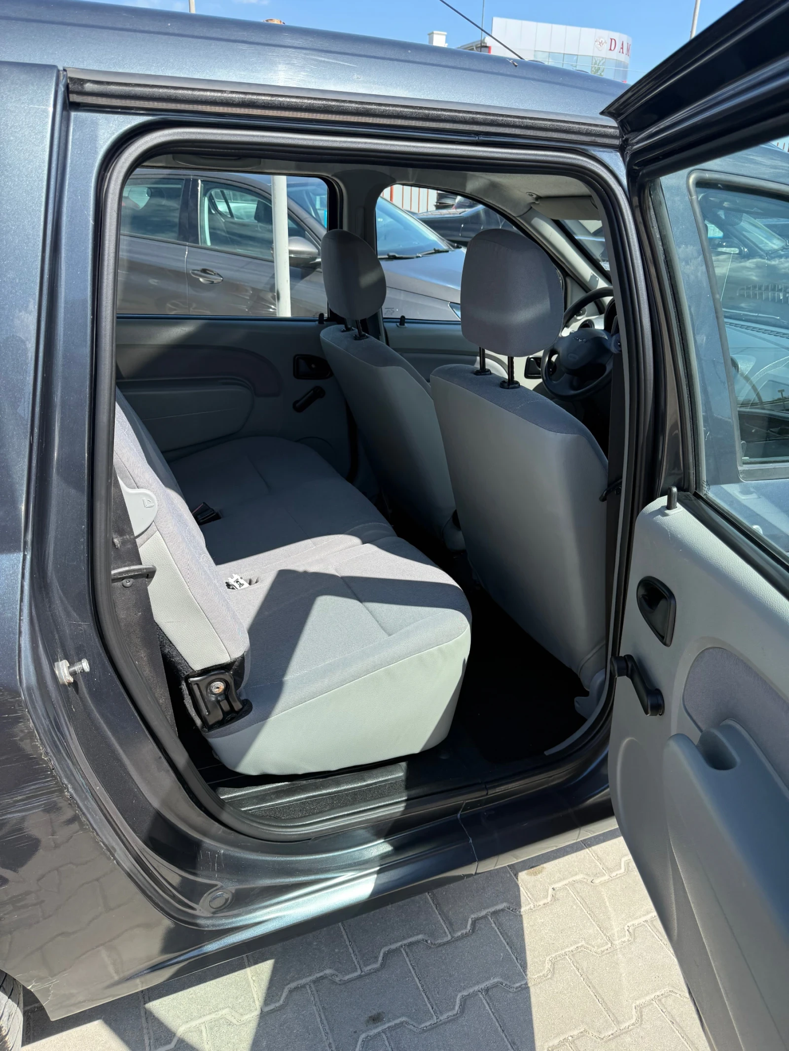 Dacia Logan 1.6* 7места* Регистрирана* Клима* Бартер*  - изображение 5