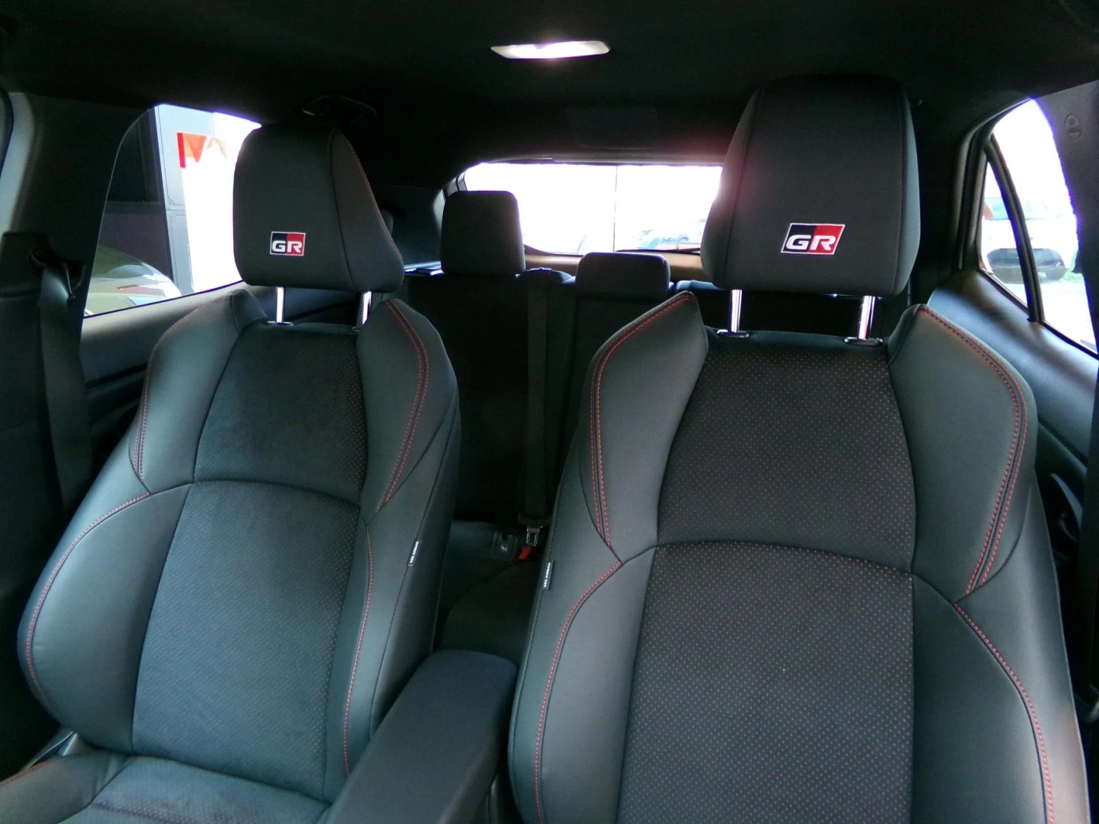 Toyota Yaris Cross HEV GR SPORT + Tech - изображение 10