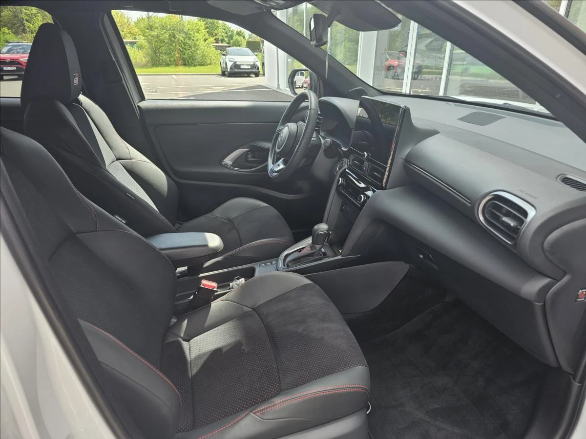Toyota Yaris Cross HEV GR SPORT + Tech - изображение 7