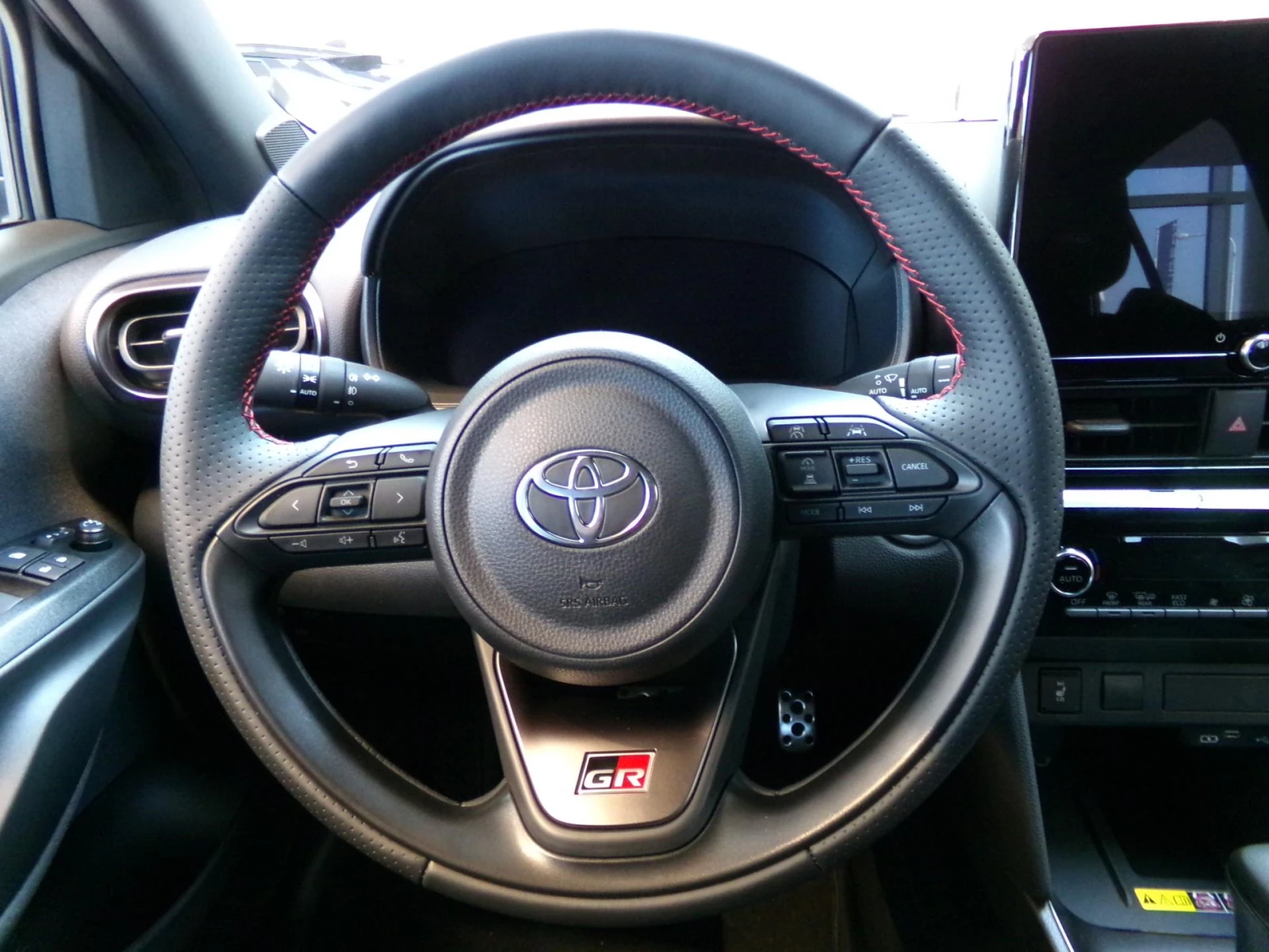Toyota Yaris Cross HEV GR SPORT + Tech - изображение 5