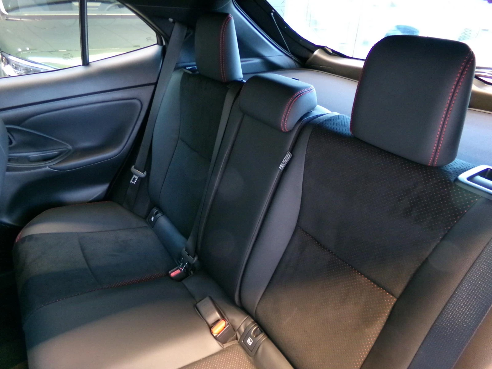 Toyota Yaris Cross HEV GR SPORT + Tech - изображение 8