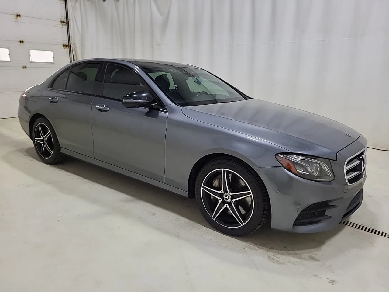 Mercedes-Benz E 450 * CARFAX * АВТО КРЕДИТ * ЦЕНА ДО БГ! - изображение 3