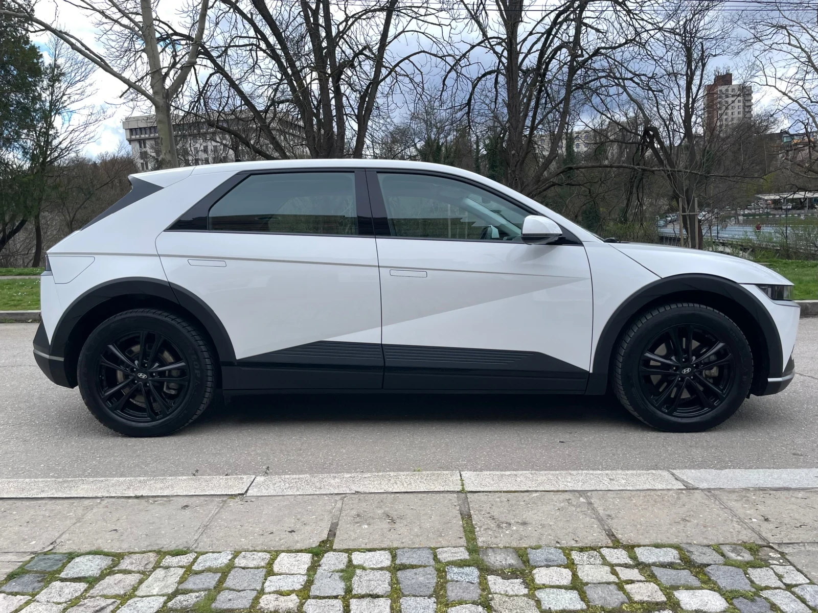 Hyundai Ioniq 5 AWD 325 к.с. | 77, 4 kWh | 13 660 км | Гаранция, снимка 7 - Автомобили и джипове - 54012335