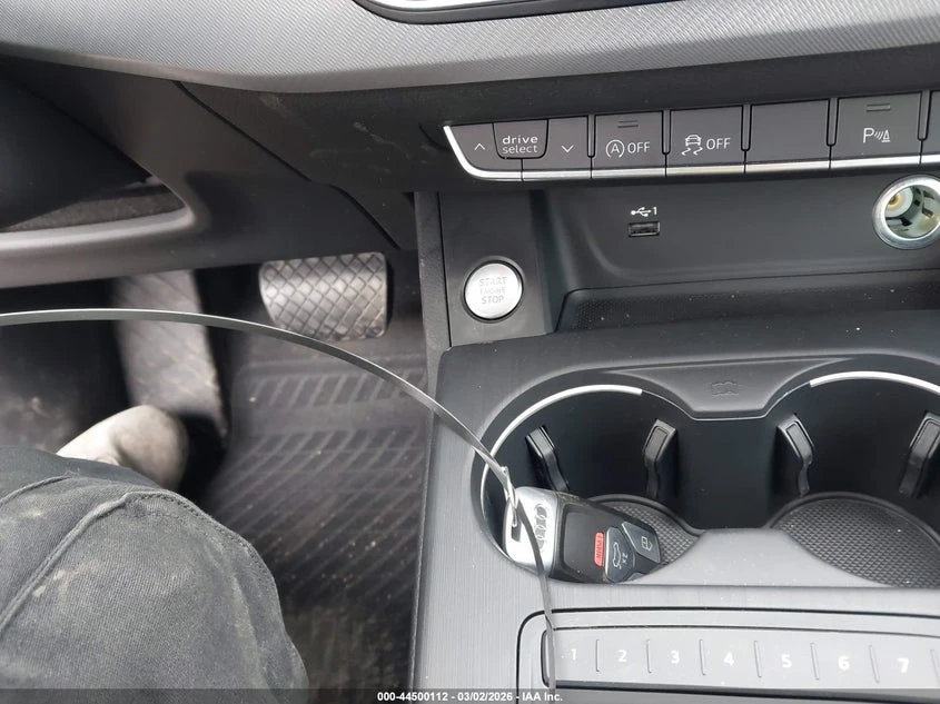 Audi A4 2.0l 45 Premium, снимка 11 - Автомобили и джипове - 54094544