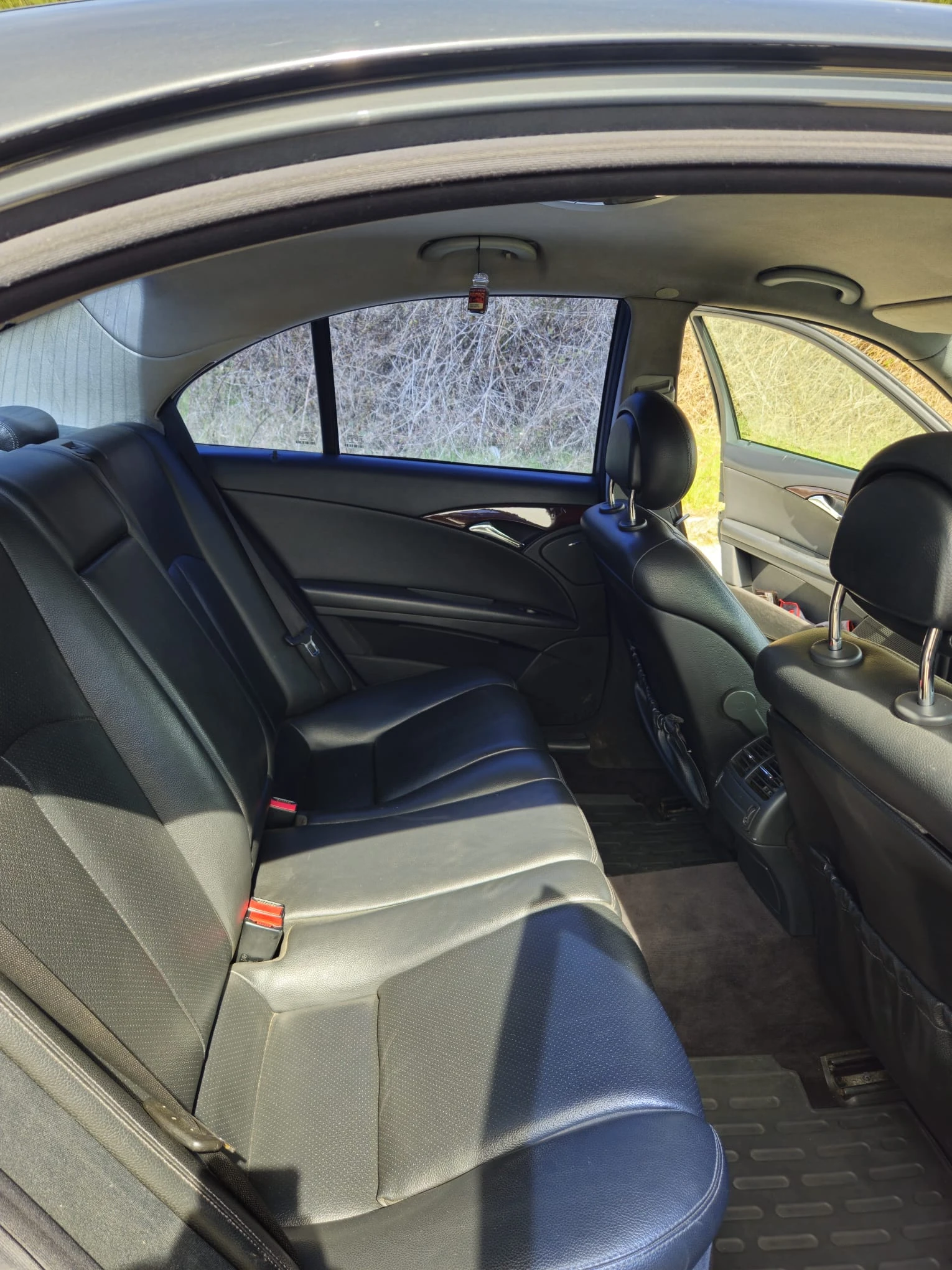 Mercedes-Benz E 200, снимка 9 - Автомобили и джипове - 54284960