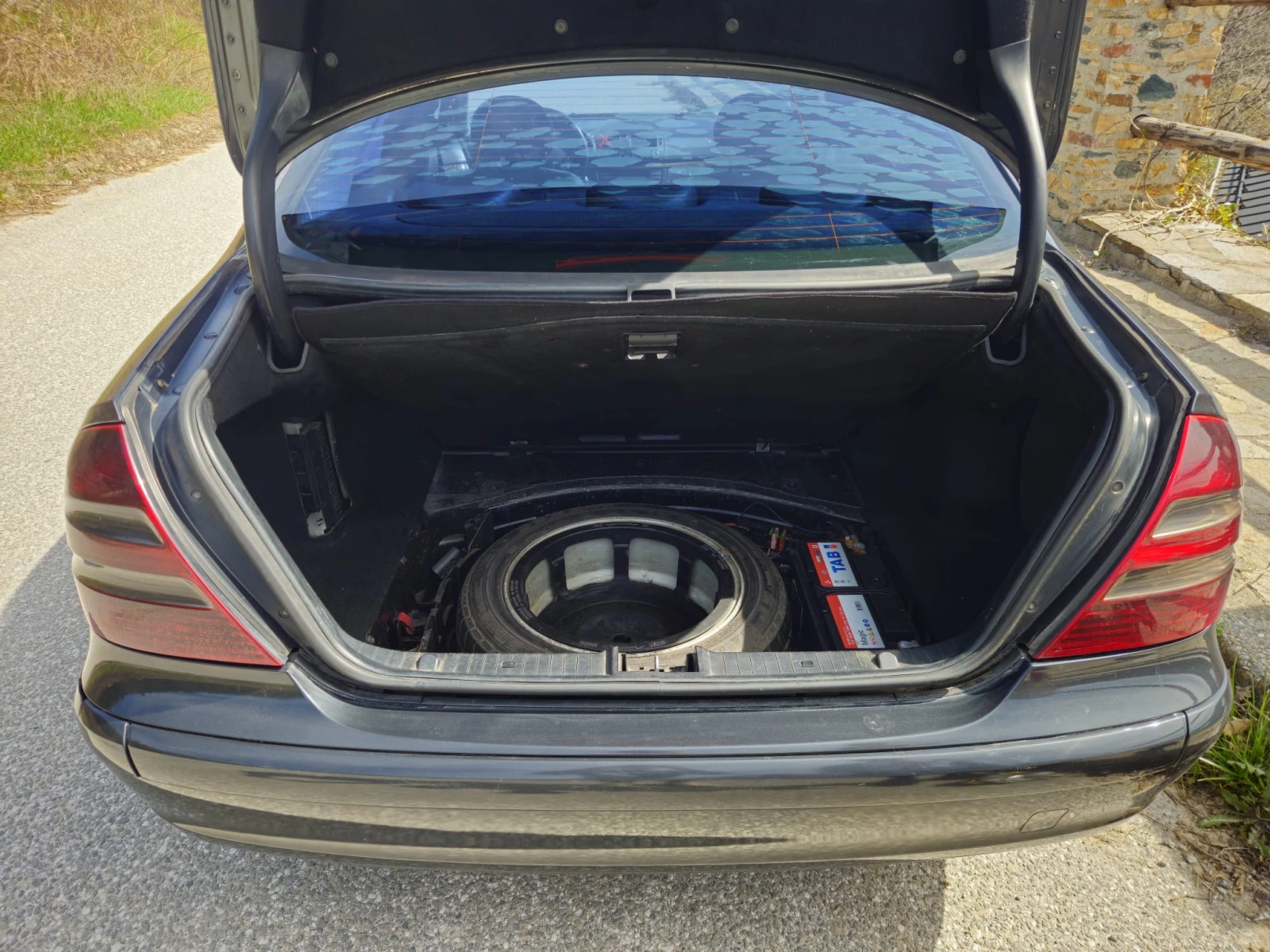 Mercedes-Benz E 200, снимка 15 - Автомобили и джипове - 54284960