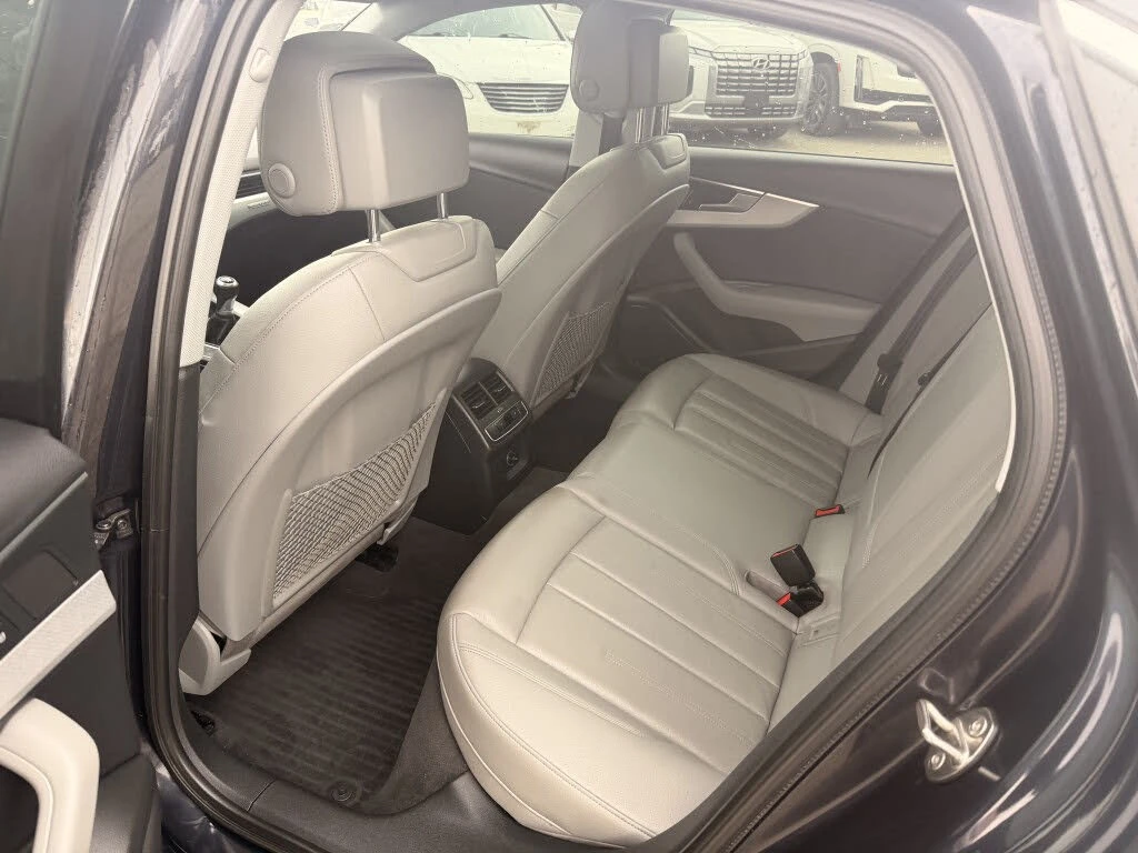 Audi A4 2.0 TFSI quattro* АвтоКредит* (Цена до БГ) , снимка 10 - Автомобили и джипове - 54524831