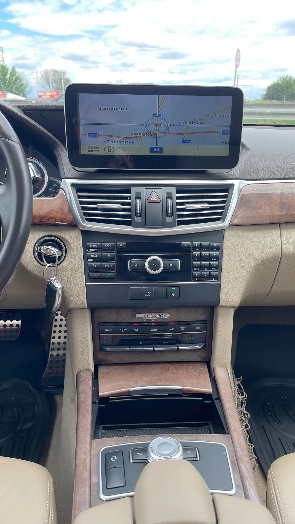 Mercedes-Benz E 220, снимка 12 - Автомобили и джипове - 54939714