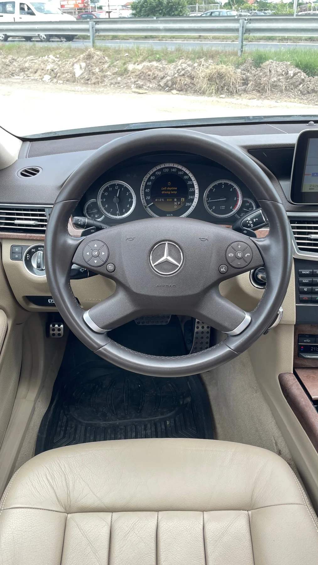 Mercedes-Benz E 220, снимка 13 - Автомобили и джипове - 54939714
