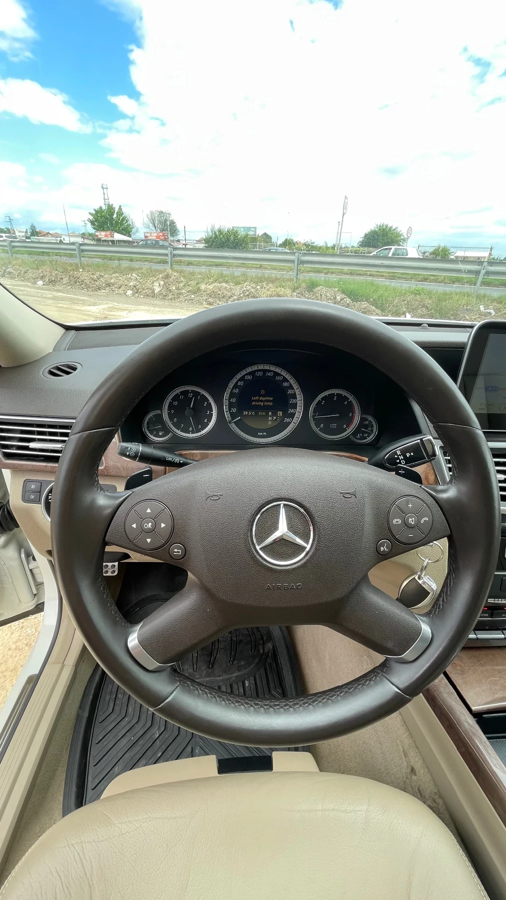 Mercedes-Benz E 220, снимка 8 - Автомобили и джипове - 54939714