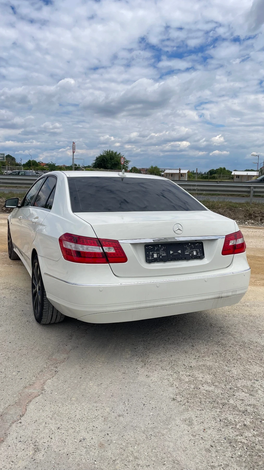 Mercedes-Benz E 220, снимка 4 - Автомобили и джипове - 54939714