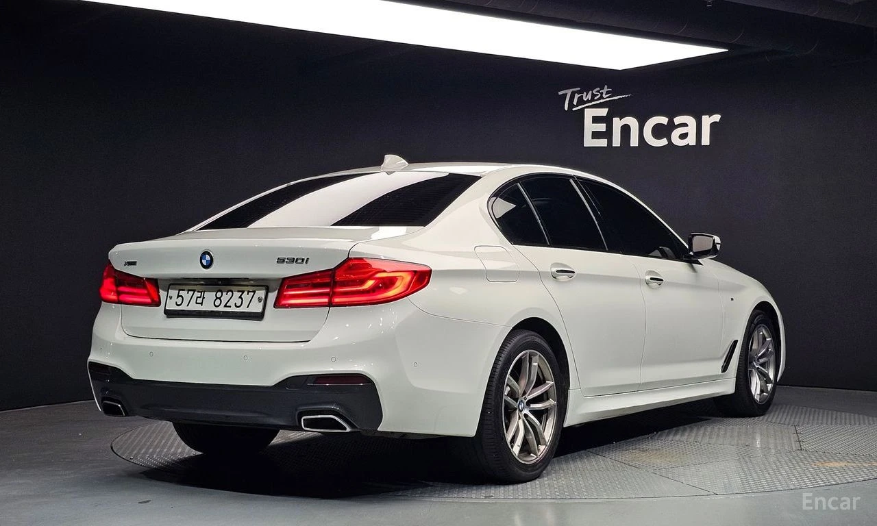 BMW 530 i xDrive M SPORT PLUS* DISTRONIC* 360* HEAD-UP* , снимка 3 - Автомобили и джипове - 55050613
