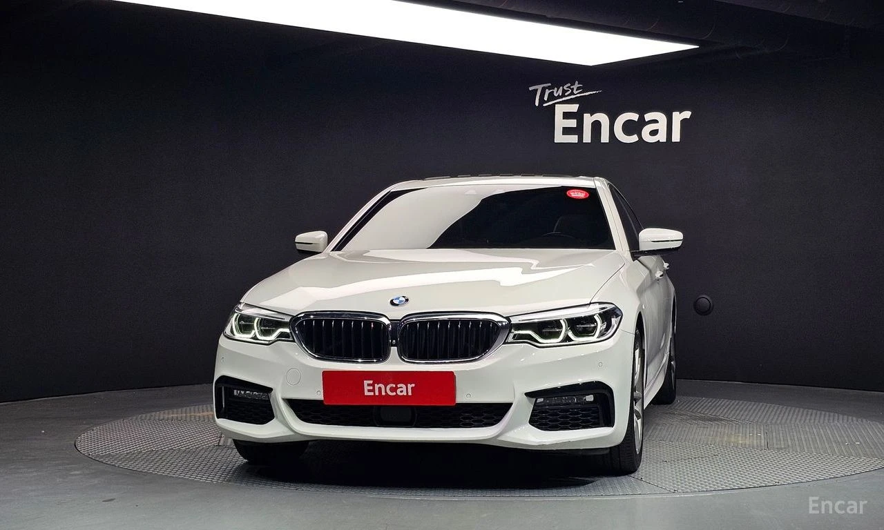 BMW 530 i xDrive M SPORT PLUS* DISTRONIC* 360* HEAD-UP* , снимка 2 - Автомобили и джипове - 55050613